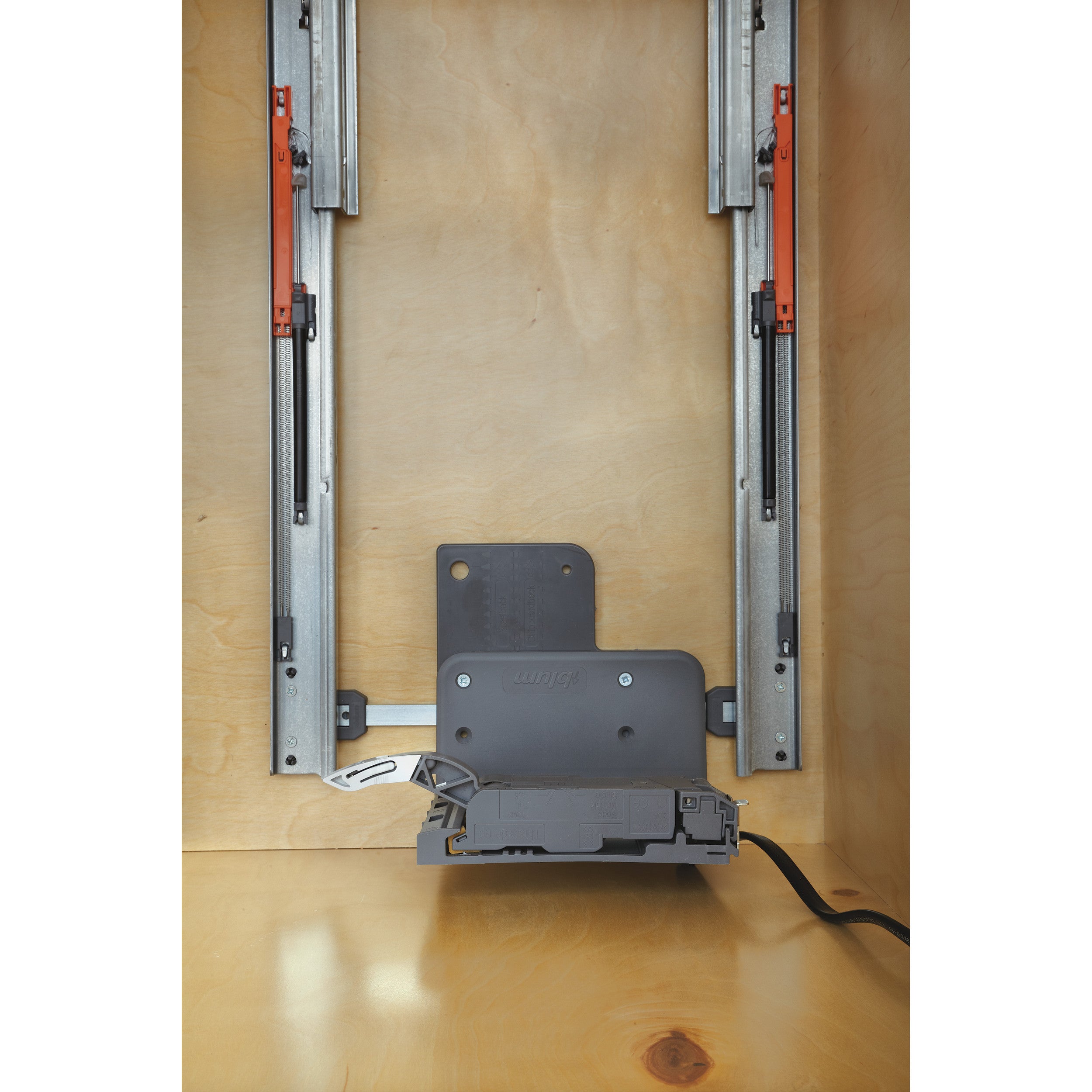Servo 50 Qrt Pull-Out Waste Container Natural  12 in (305 mm) W x 22.5 in (572 mm) D x 23.38 in (594 mm) H