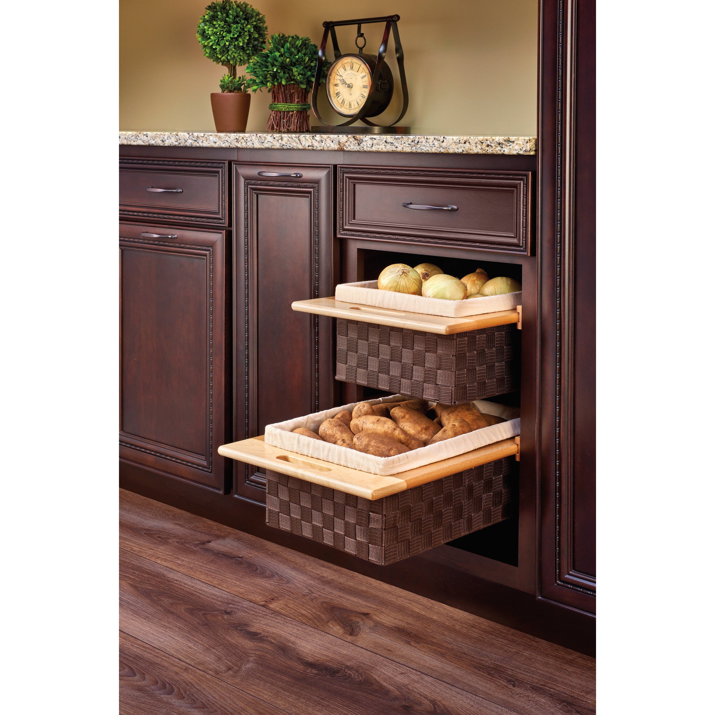18" Woven Basket w/Maple Rails Natural  15.38 in (391 mm) W x 21.25 in (540 mm) D x 7.38 in (187 mm) H